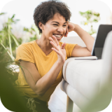 woman-signing-on-laptop